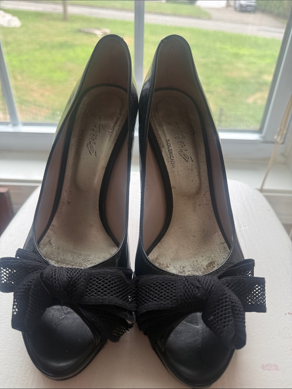 Black Peep-Toe Heels with Mesh Bow, Fume, made in Spain.